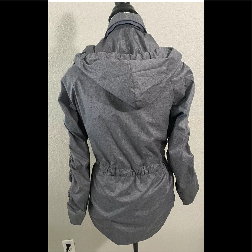 Fabletics Gray Windbreaker Pullover Jacket Size S - image 6